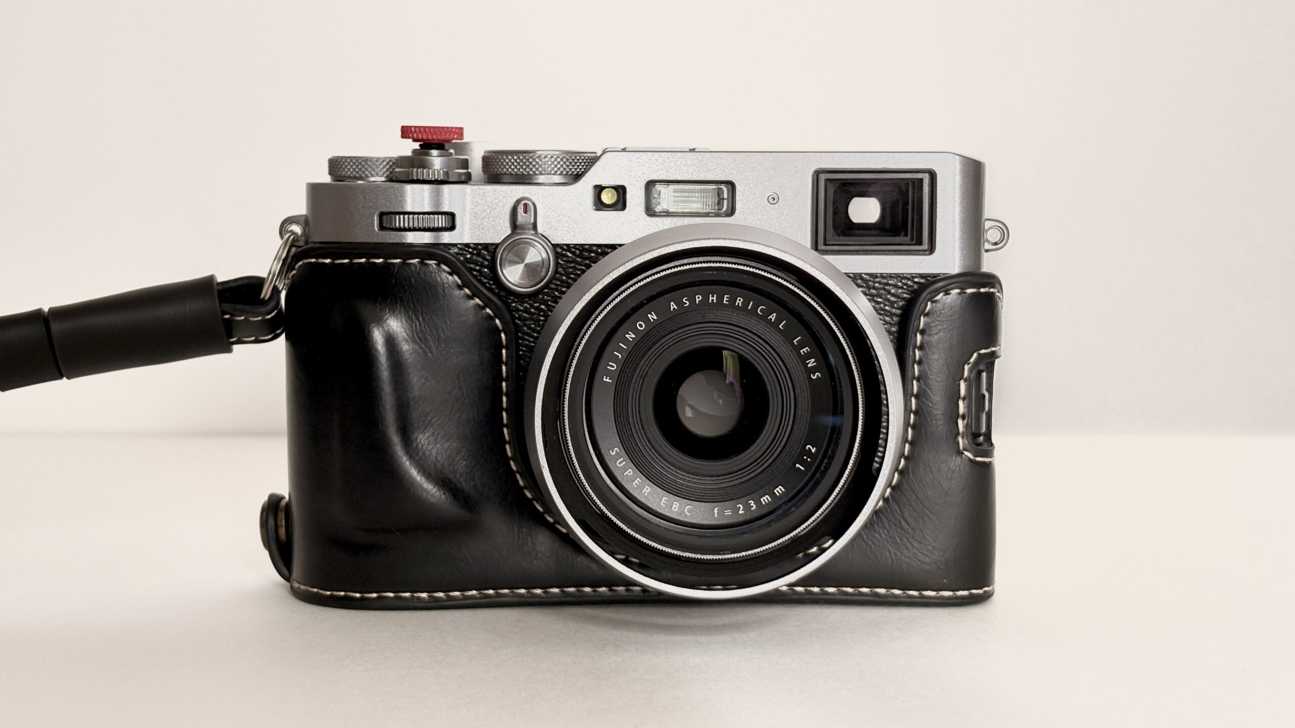 フジフイルムX100Fは今でも買う価値がある？所有欲と実用性を徹底